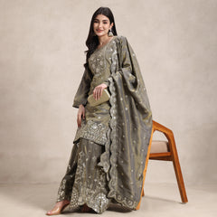 La Radi shimmer gotta patti & mirror work cutwork dupatta drape close‑up