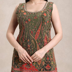 La Radi elegant position print straight suit close‑up