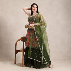 La Radi position print kurta set back view