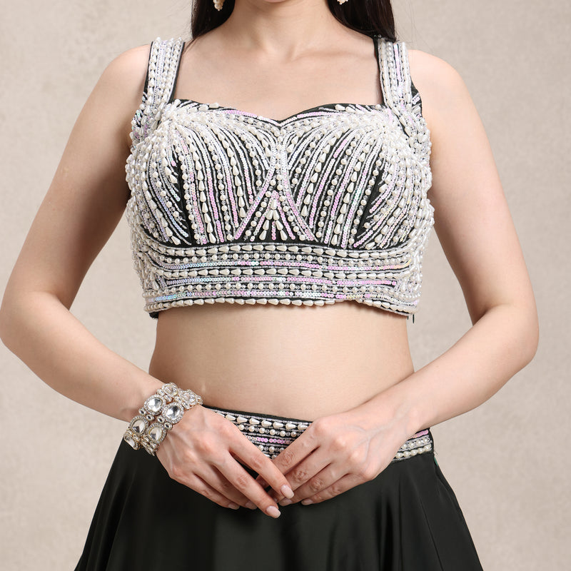 La Radi net dupatta with four sided lace drape close‑up